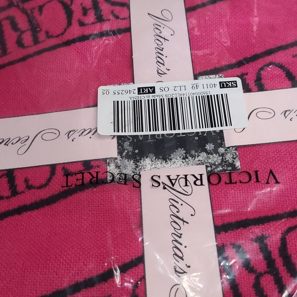 toria's Secret Fuchsia Logo Scarf - Picture 5 of 6